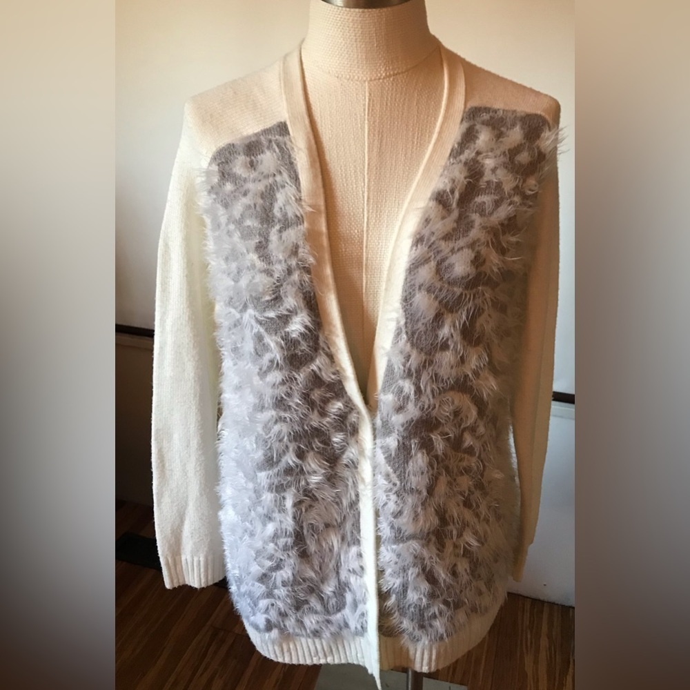 Hinge 2 Tone Grey Deep Button Cardigan Fuzzy Eye Lash Fur Size Small